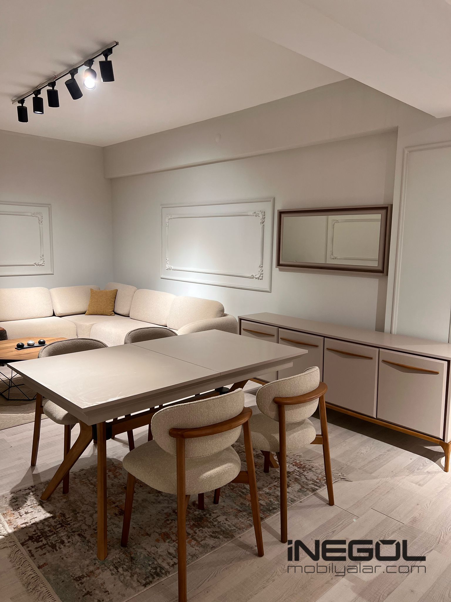 Kumsal Yemek Odası Takımı