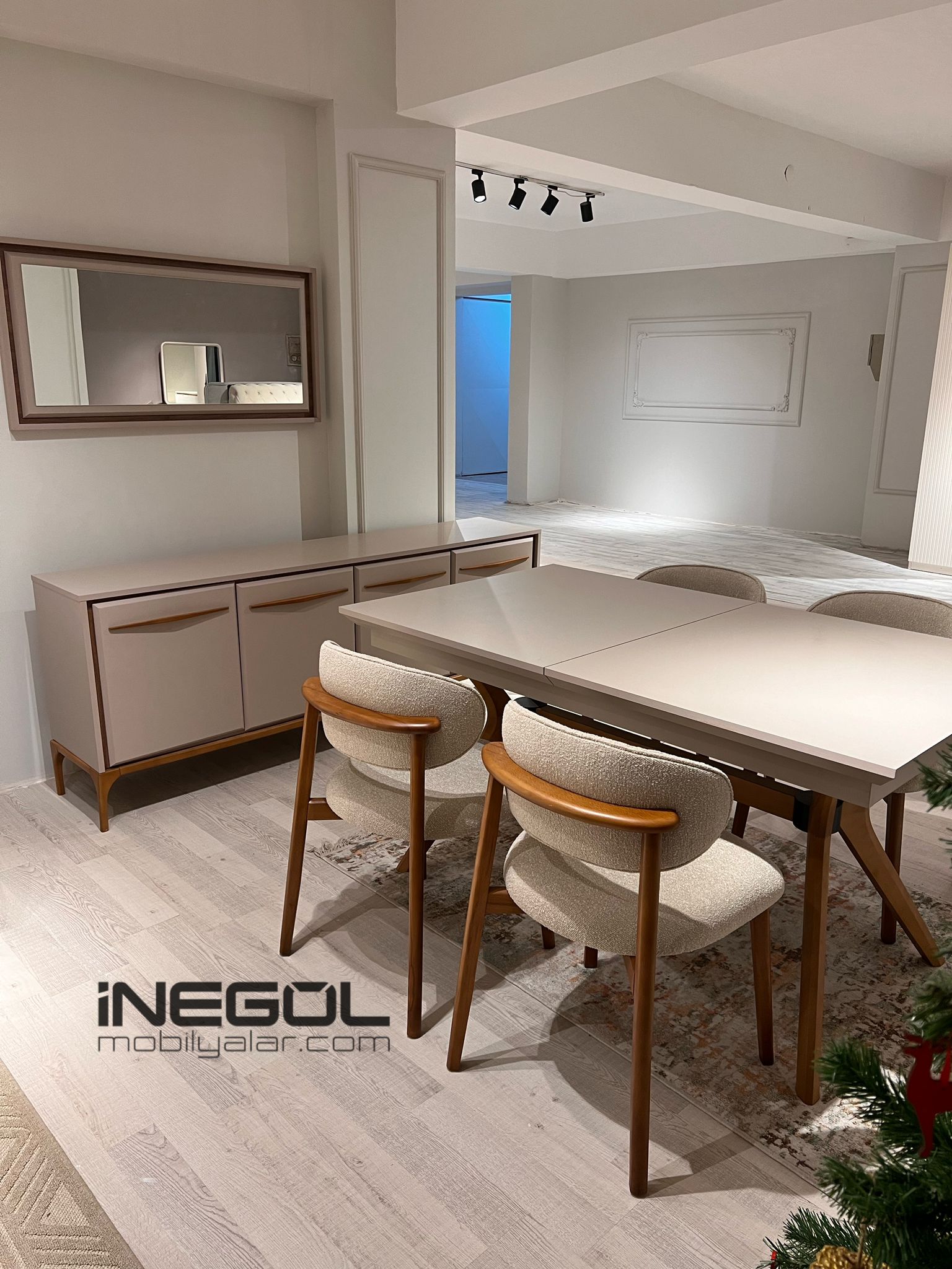 Kumsal Yemek Odası Takımı