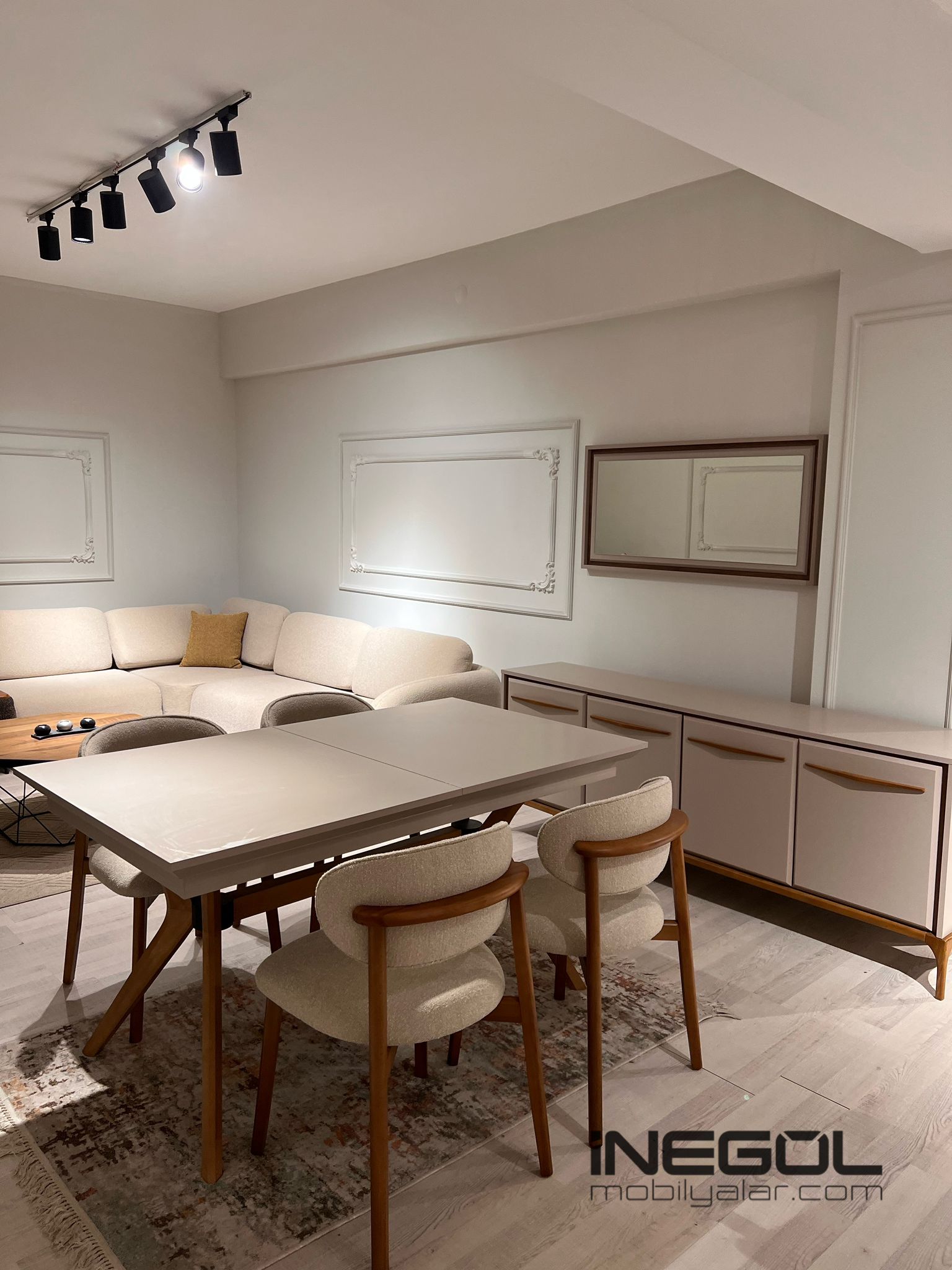 Kumsal Yemek Odası Takımı